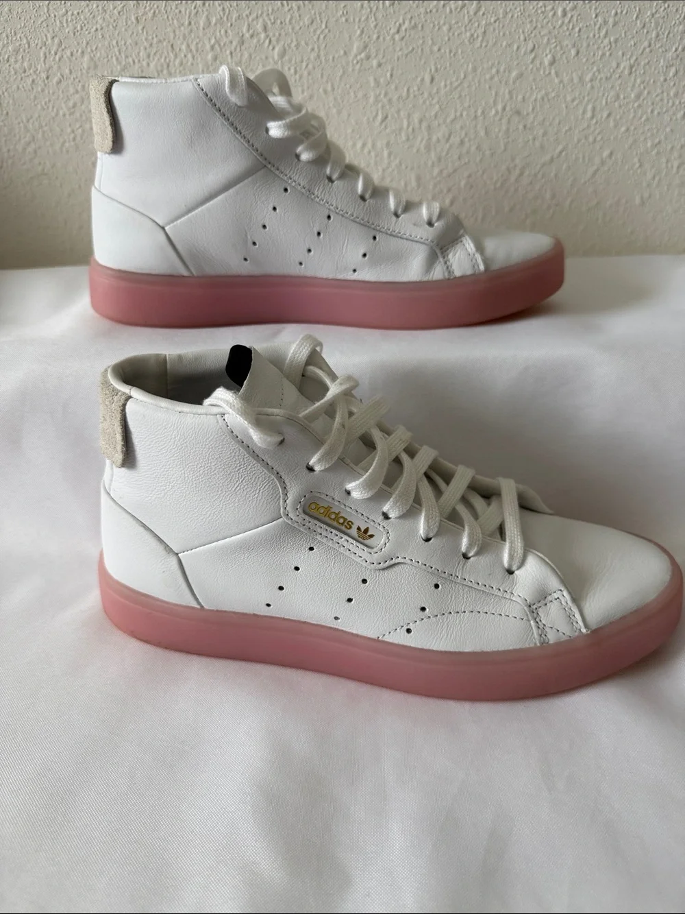 adidas Sleek Women’s White Mid-Top Sneakers with Pink Cupsole - Picture 1 of 9